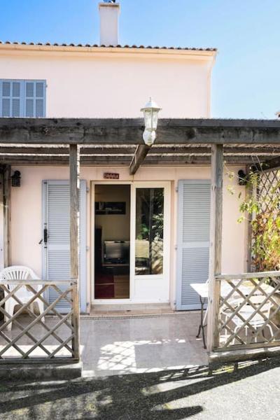 A la foto es mostra l'objecte Studio Indépendant avec Terrasse situat a la ciutat de Furiani.