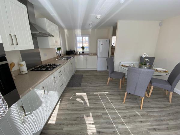 Foto 7: Westergate - 4 Bed Luxury Home with free parking