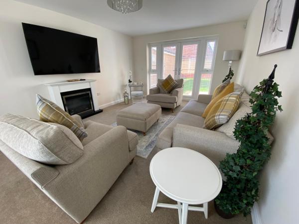 Foto 3: Westergate - 4 Bed Luxury Home with free parking
