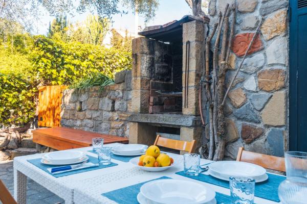A la foto es mostra l'objecte Lemon Apartment with Garden and Sea View by Wonderful Italy situat a la ciutat de Bordighera.