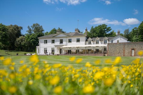 Na fotografii je vidět objekt Milsoms Kesgrave Hall nacházející se ve městě Ipswich.