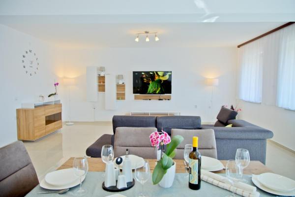 Apartment Karolina - Green Oasis With Free Parking - Pula