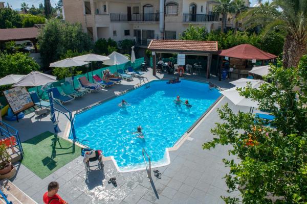 Apartamento com 3 Quartos — 315 m² - C & A Hotel Apartments