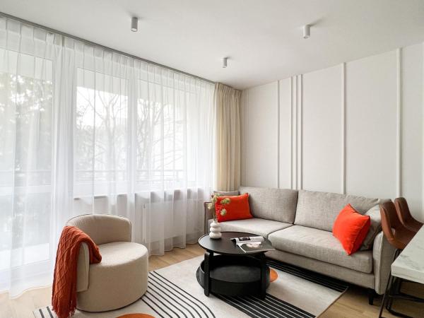 Gustowny Apartament Przy Metrze - Warsaw