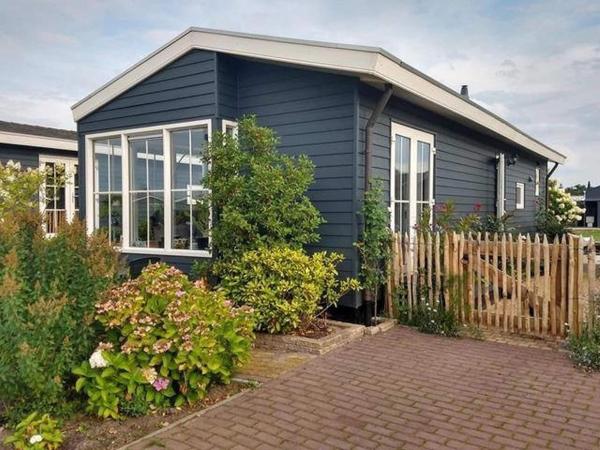 Na zdjęciu widoczny jest obiekt Canal-Side Stay, Giethoorn położony w mieście Noordeinde.
