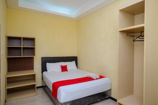 A la foto es mostra l'objecte RedDoorz near Taman Pantai Alam Indah Tegal situat a la ciutat de Tegal.