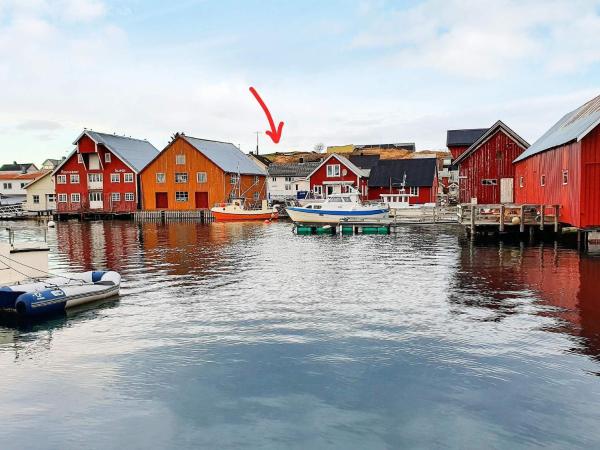 Na zdjęciu widoczny jest obiekt 6 person holiday home in Bud położony w mieście Rindarøy.