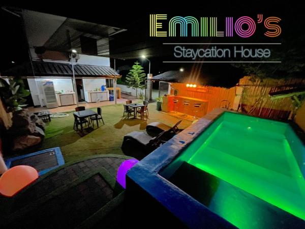 照片显示了位于Calauan市的Emilio's Staycation House物件。