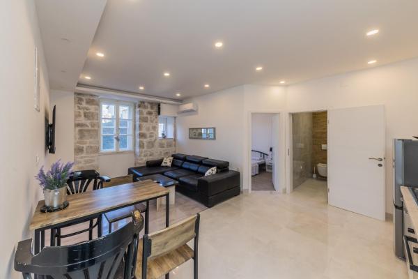 Zdjęcie 1: A 2 - spacious apt on seafront with the sea view