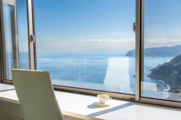 Na fotografii je vidět objekt Atami-view Resort nacházející se ve městě Atami.