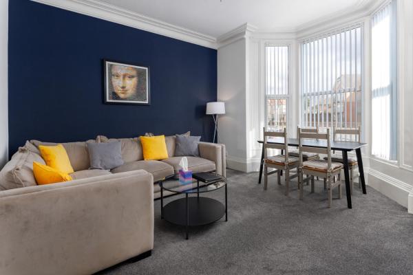 Bilde 6: Flatzy - Sleeps 16 Near Football Ground & Ping Pong Table