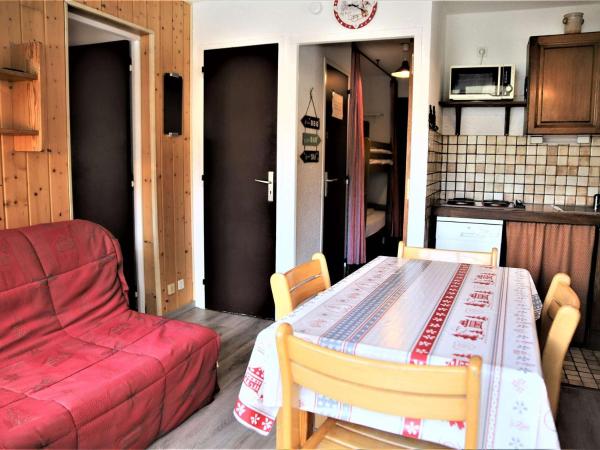 A la foto es mostra l'objecte Appartement lumineux 2 pièces cabine, balcon, au pied des pistes - 4 couchages - Auris en Oisans - FR-1-297-75 situat a la ciutat de Auris.
