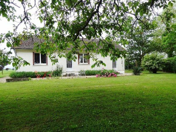 På billedet ses objektet Charmant Gîte Familial avec Grand Jardin et Confort Moderne à Bengy-sur-Craon - FR-1-586-33 beliggende i byen Blet.