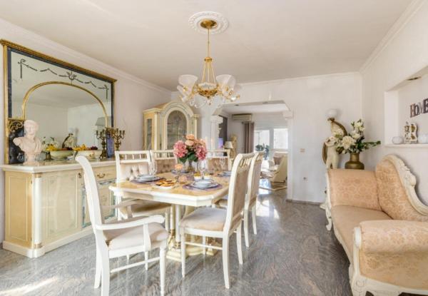 A la foto es mostra l'objecte Royal Apartments Sandra situat a la ciutat de Štinjan.