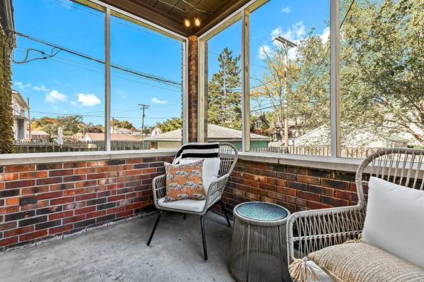 Bilde 5: Charming 2BR Flat - Walk to Downtown Royal Oak