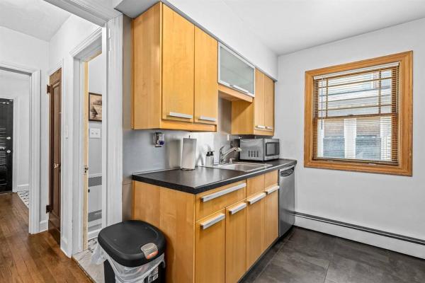 Bilde 7: Charming 2BR Flat - Walk to Downtown Royal Oak