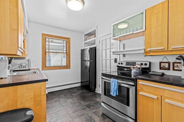 Bilde 9: Charming 2BR Flat - Walk to Downtown Royal Oak