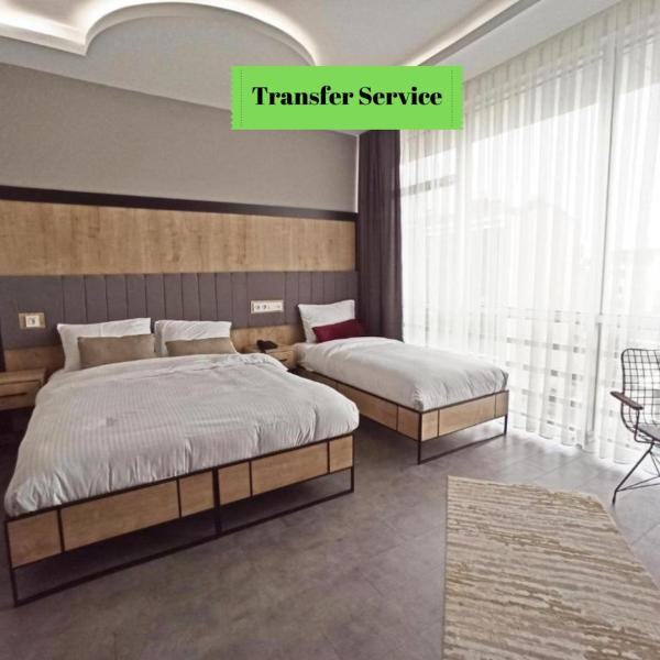 A la foto es mostra l'objecte Skylon Airport Hotel situat a la ciutat de Arnavutköy.