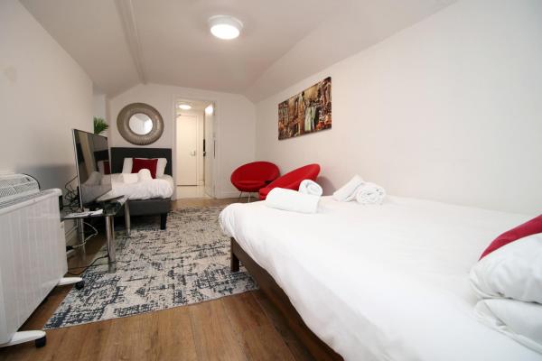 Zdjęcie 8: Studio - Sleeps 10 - Parking - Wifi