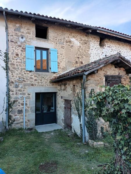 A la foto es mostra l'objecte Le gîte du puits situat a la ciutat de Brigueuil.