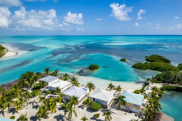 På bilden syns objektet Shaka Caye All inclusive Resort som ligger i staden Belize City.