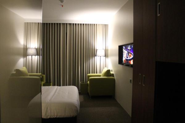 Na zdjęciu widoczny jest obiekt High Village Hotel położony w mieście Al Majaridah.