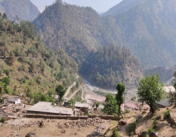 A la foto es mostra l'objecte CRK Palace Kedarnath by StayApart situat a la ciutat de Trijugi Nārāyan.