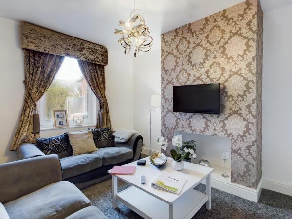 A la foto es mostra l'objecte Zoo Cottage situat a la ciutat de Backford.