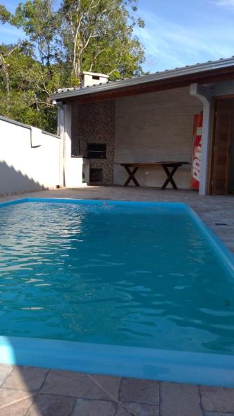 Na zdjęciu widoczny jest obiekt Casa com piscina - Itapoá położony w mieście Itapoá.