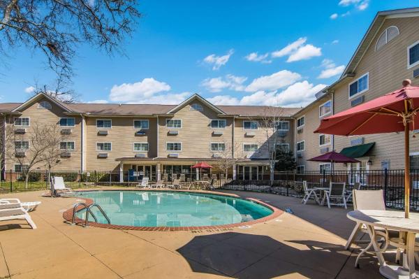 A la foto es mostra l'objecte MainStay Suites Columbus near Fort Benning situat a la ciutat de Columbus.