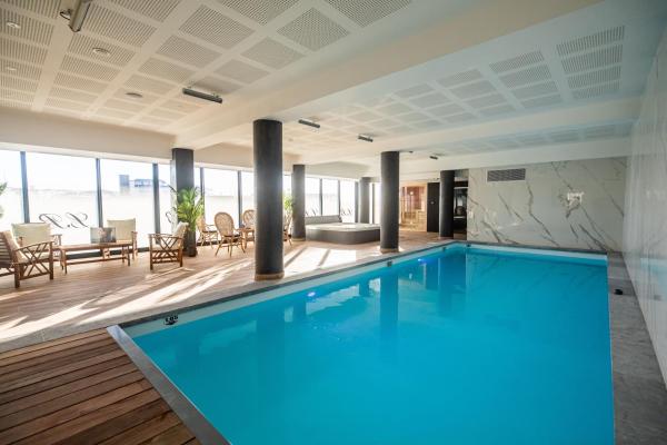 Nella foto è visibile l'oggetto Le Barracuda & Spa, pieds dans l'eau, vue mer, espace bien-être offert situato nella città di Brest.