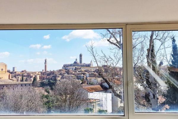 A la foto es mostra l'objecte L'Altana situat a la ciutat de Siena.