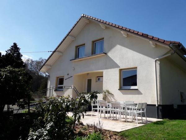 På billedet ses objektet Maison spacieuse avec terrasse, près de Saint-Dié, idéale pour randonnées et proche de l'Alsace - FR-1-589-464 beliggende i byen La Bourgonce.