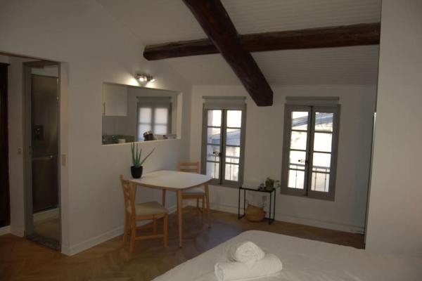 På billedet ses objektet Noa - Mont Piete Studio intramuros - beliggende i byen Avignon.