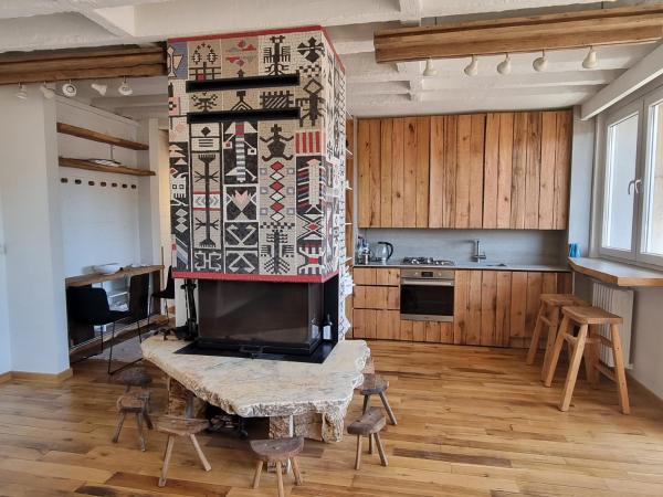 City centre 'Farmhouse in the Sky' designer apt., Pristina