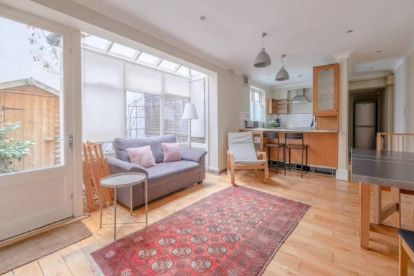 Lovely 1 Bedroom with Patio - 10 mins from Hyde Park, London