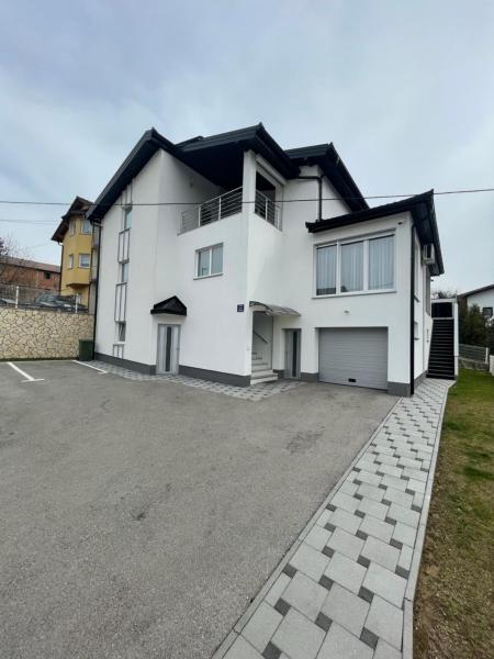 The photo shows the Apartman Kis located in the city of Jajce.