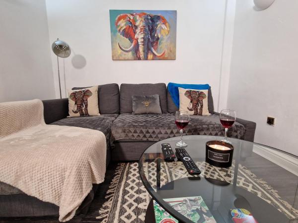 Spacious & comfy Home- very close to NEC Birmingham ,HS2 & Airport- Perfect for contractors & groups- free parking & Fast WiFi photo 1