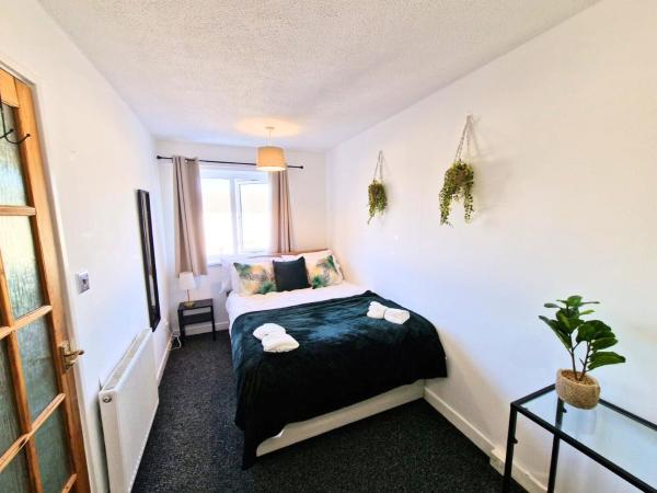 Φωτογραφία 2: Spacious & comfy Home- very close to NEC Birmingham ,HS2 & Airport- Perfect for contractors & groups- free parking & Fast WiFi