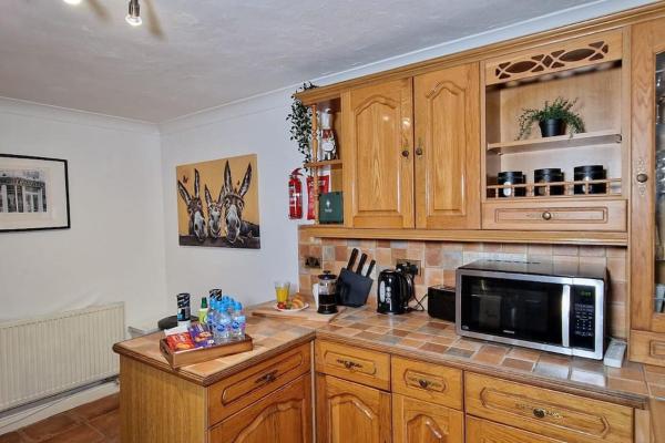 Φωτογραφία 9: Spacious & comfy Home- very close to NEC Birmingham ,HS2 & Airport- Perfect for contractors & groups- free parking & Fast WiFi