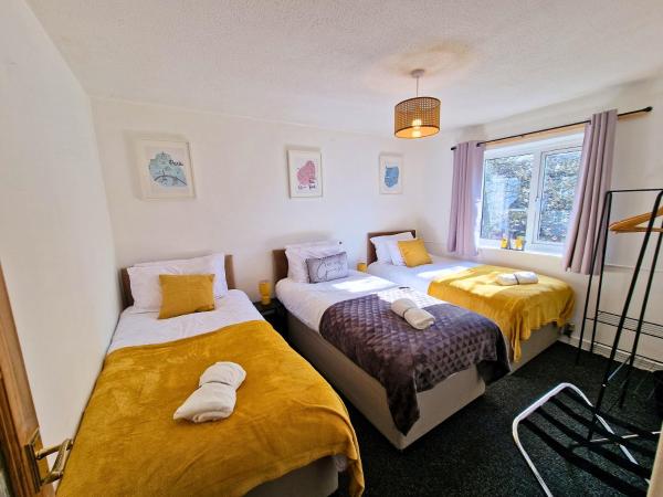 Φωτογραφία 4: Spacious & comfy Home- very close to NEC Birmingham ,HS2 & Airport- Perfect for contractors & groups- free parking & Fast WiFi