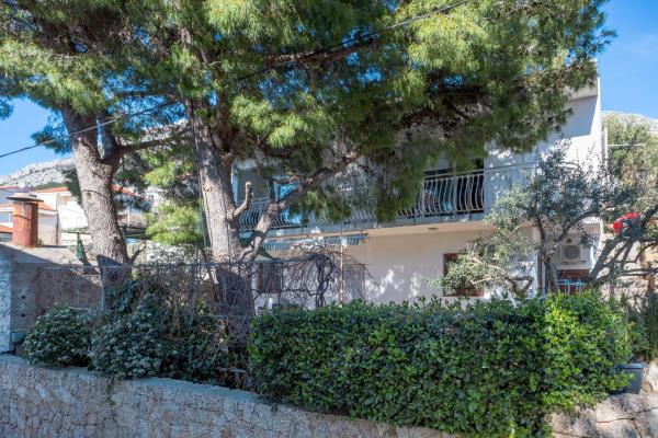 På billedet ses objektet Apartments by the sea Balica Rat, Omis - 20494 beliggende i byen Omiš.