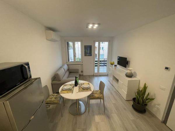 The photo shows the La Tresanda located in the city of Salò.