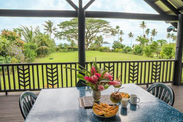 写真にはマテイ市にあるRaintree Gardens - 1 Acre, Ocean Views, Steps from beachが写っています。