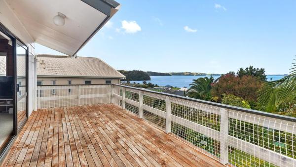 Crystal Clear - Snells Beach Holiday Home - Warkworth