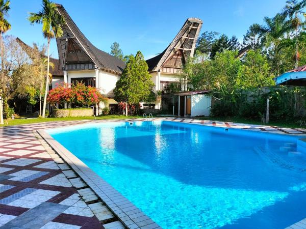 The photo shows the Hotel Toraja Prince located in the city of Tobonga.