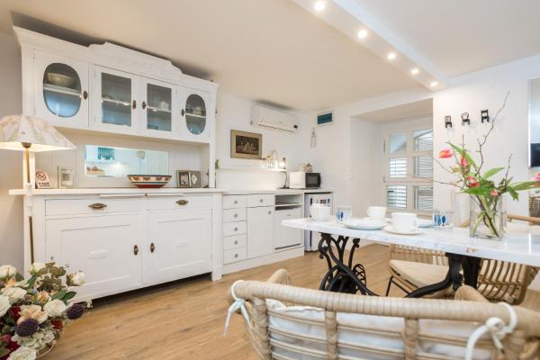 Charming Studio Apartment At House Rustica With Terrace And Nearby Parking - Punat