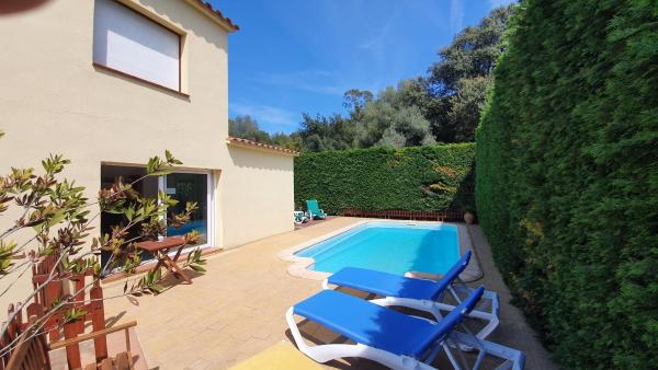 Na fotografii je vidět objekt Villa Pals Carles Piscina nacházející se ve městě Pals.