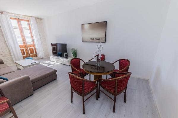 Foto 5: A 1 - spacious apt on the seafront with terrace