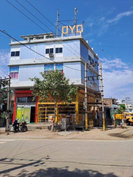 The photo shows the Stacy Guest House located in the city of Jīnd.